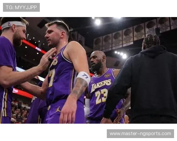 詹姆斯率湖人逆转勇士重返西部前四引爆全场冲击季后赛格局再生变